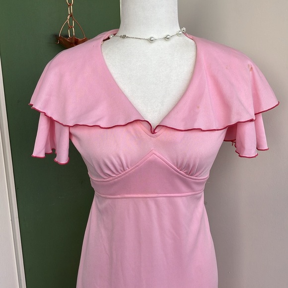 Vintage 70s Union Made Pink Flutter Sleeve Dress - Picture 2 of 12